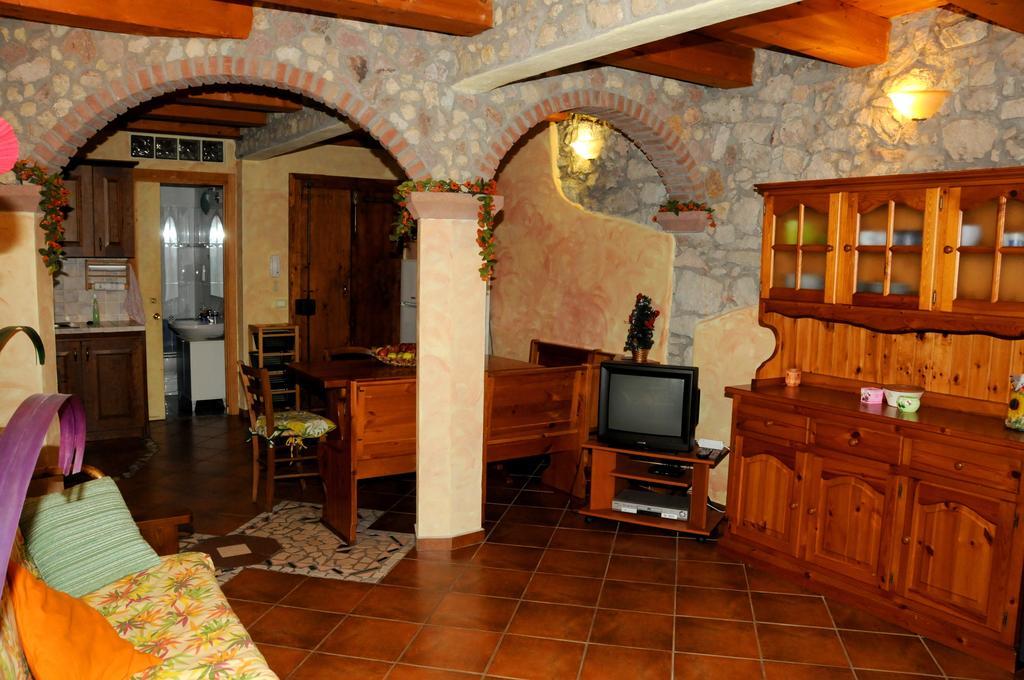 Agriturismo Su'E Lentu Bosa Oda fotoğraf