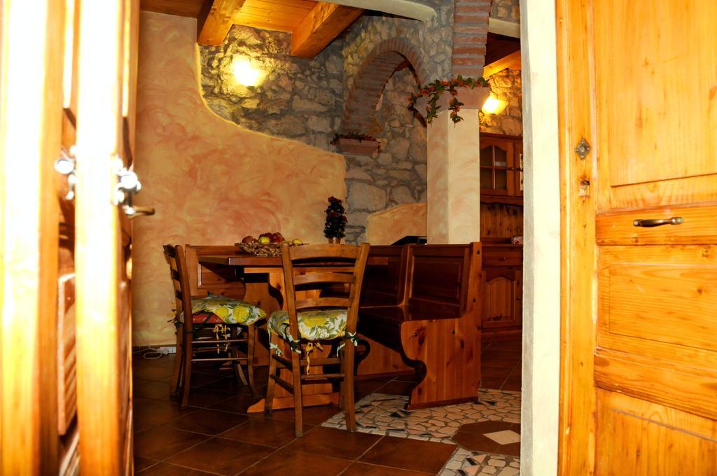 Agriturismo Su'E Lentu Bosa Oda fotoğraf